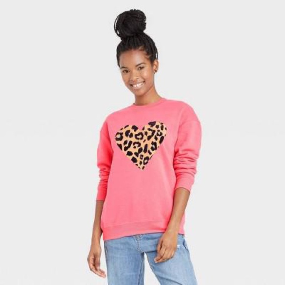 Women’s Leopard Print Heart Graphic Sweatshirt